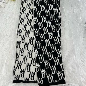 WE11DONE
Black & White Wool Logo Jacquard Scarf